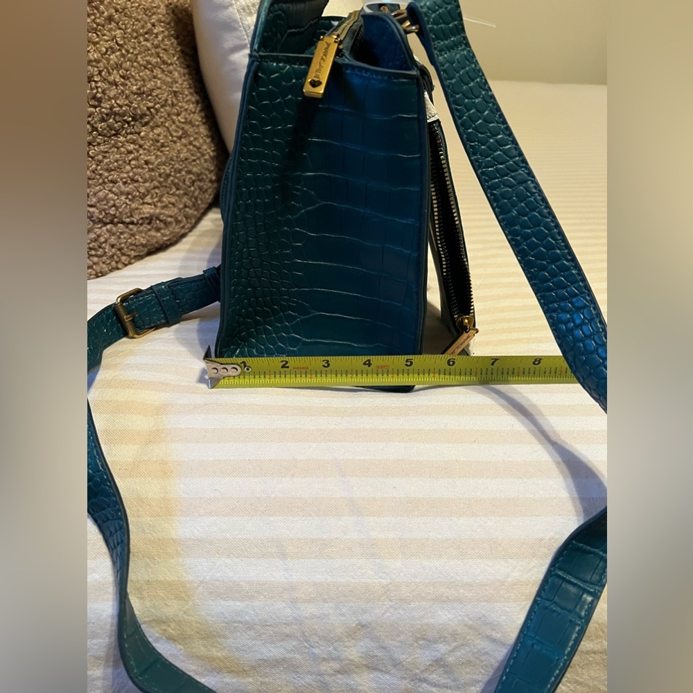 Betsey Johnson Teal Mid-Size Purse (FREE WRISTLET INCLUDED) - Picture 11 of 11